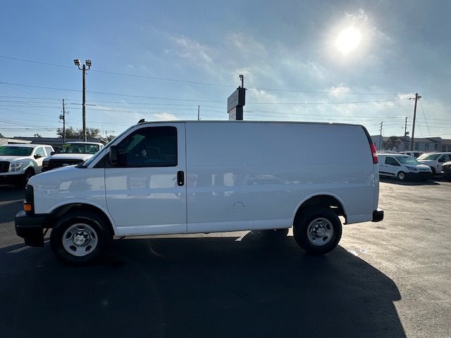 Used 2017 Chevrolet Express 2500 RWD image 9