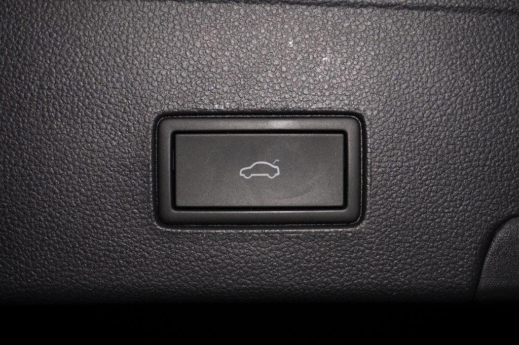 Used 2023 Volkswagen Atlas Cross Sport SEL image 18