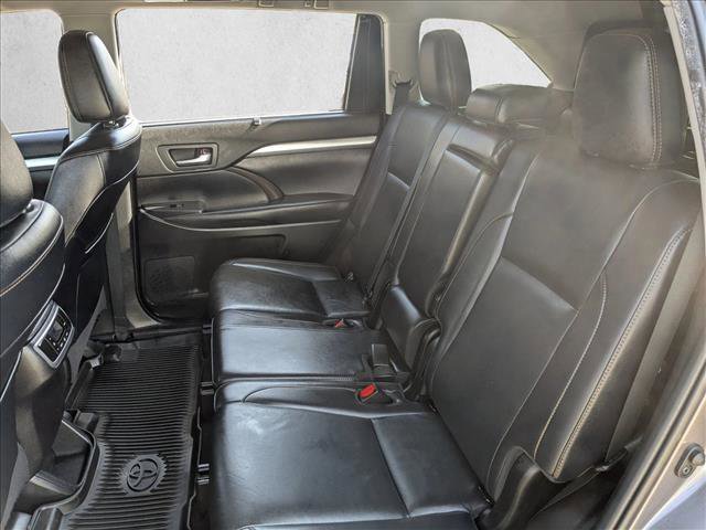 Used 2019 Toyota Highlander XLE image 18