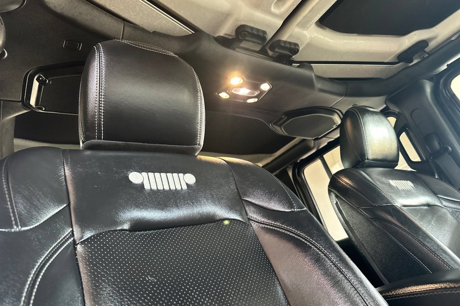 Used 2021 Jeep Wrangler Unlimited Sahara AWD/4WD image 19