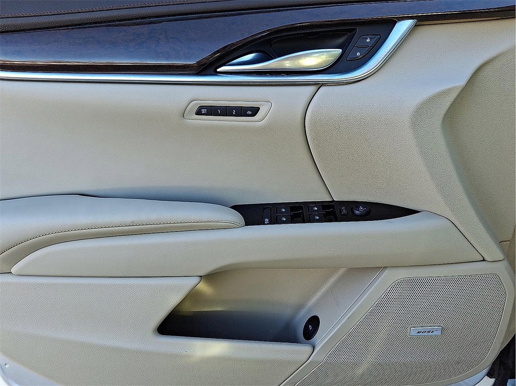 Used 2015 Cadillac XTS Luxury w/ Driver Awareness Package image 13