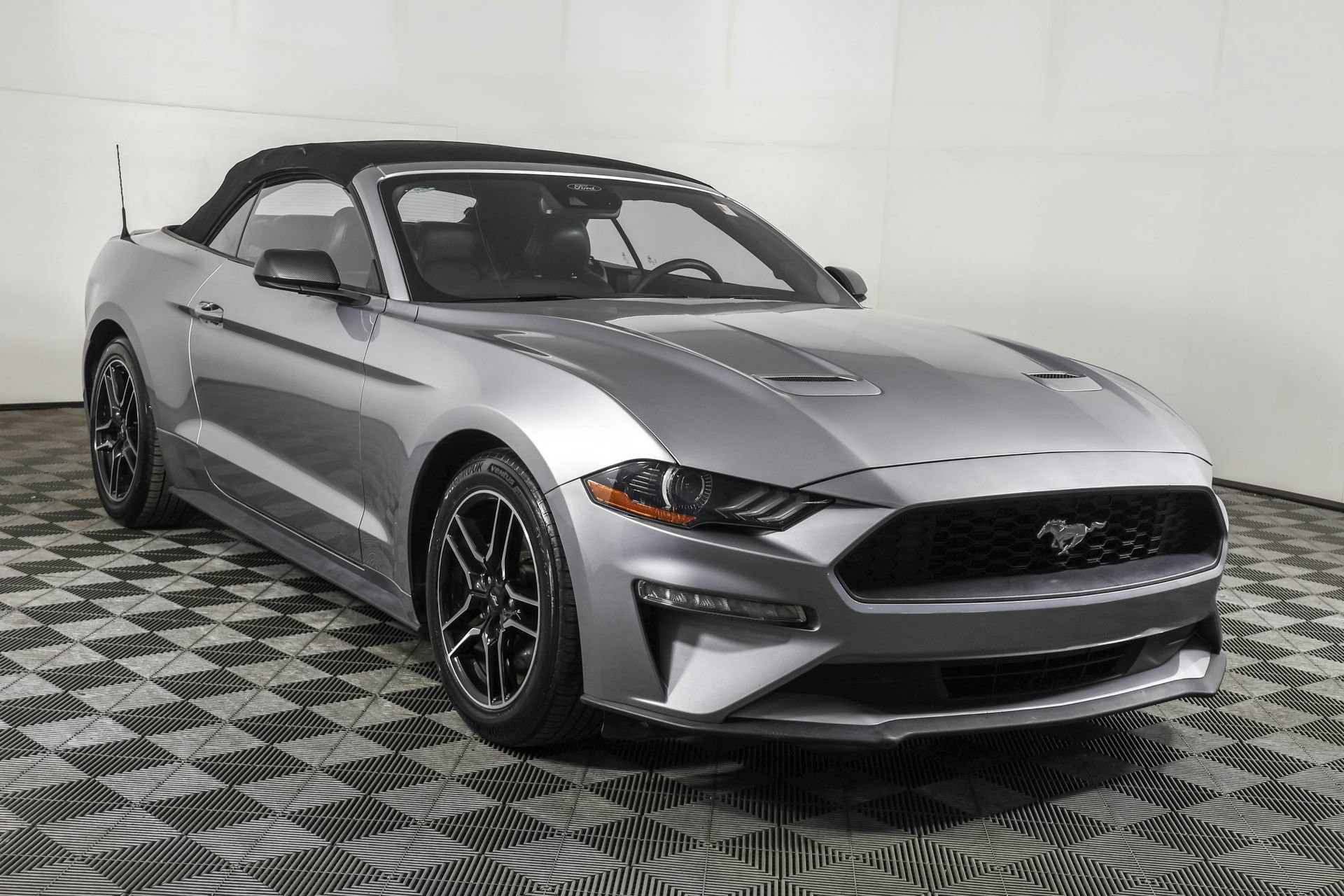 Used 2022 Ford Mustang Premium RWD image 13