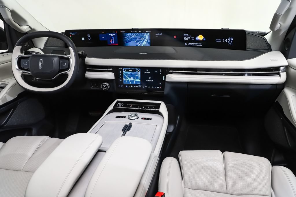Used 2025 Lincoln Navigator L Reserve AWD/4WD image 8