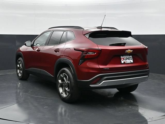 Used 2025 Chevrolet Trax LT FWD image 8