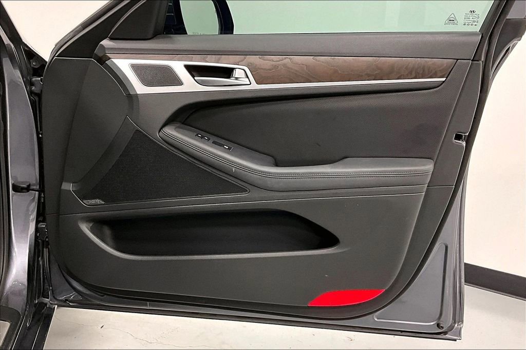 Used 2015 Hyundai Genesis 5.0 w/ Option Group 05 image 23