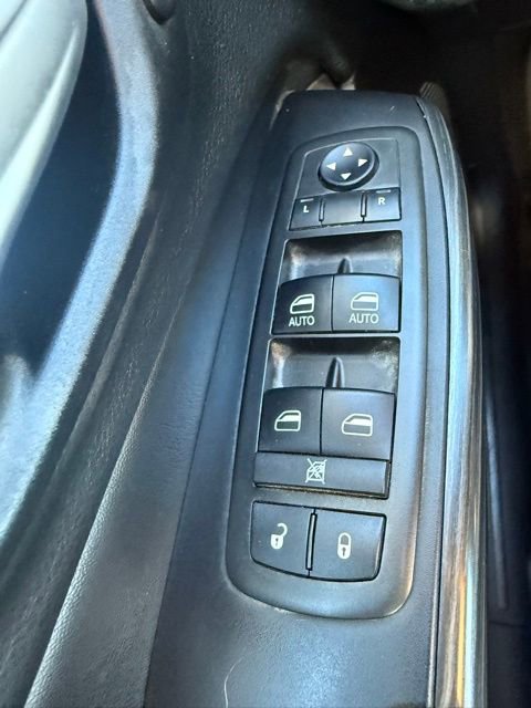 Used 2015 Jeep Cherokee Limited w/ Luxury Group image 16