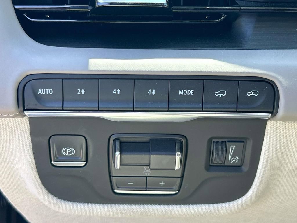 Certified 2023 Cadillac Escalade Sport Platinum w/ Heavy-Duty Trailer Package AWD/4WD image 34