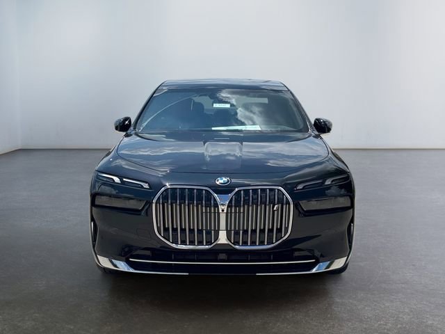 Used 2025 BMW i7 xDrive60 w/ Premium Package image 9