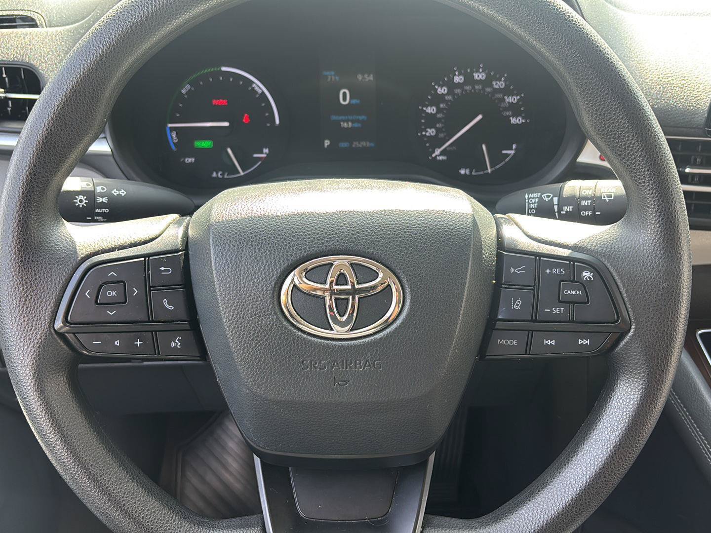 Used 2023 Toyota Sienna LE AWD/4WD image 28