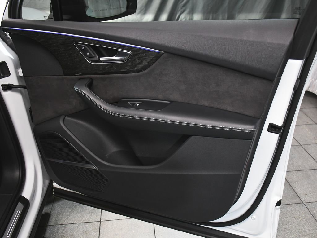 Used 2021 Audi SQ7 Premium Plus w/ Executive Package image 18