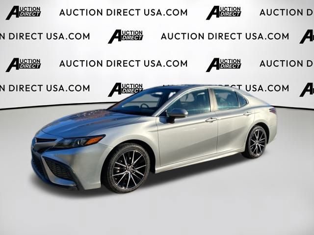 Used 2022 Toyota Camry SE image 1