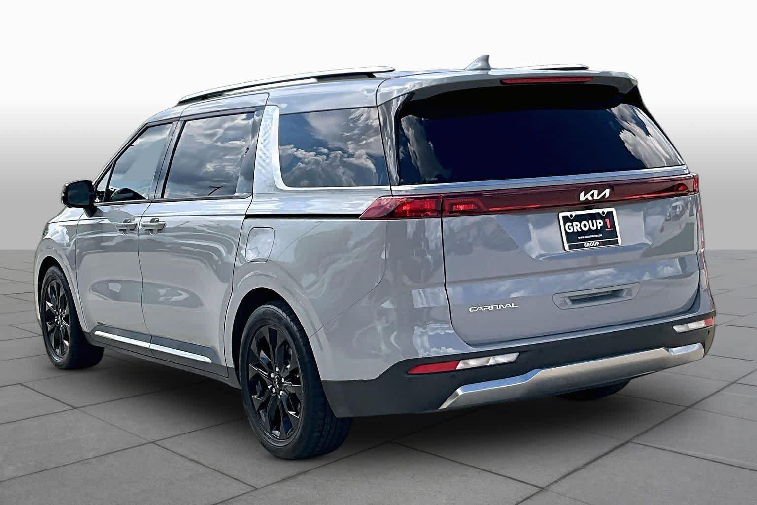 Certified 2024 Kia Carnival SX FWD image 11