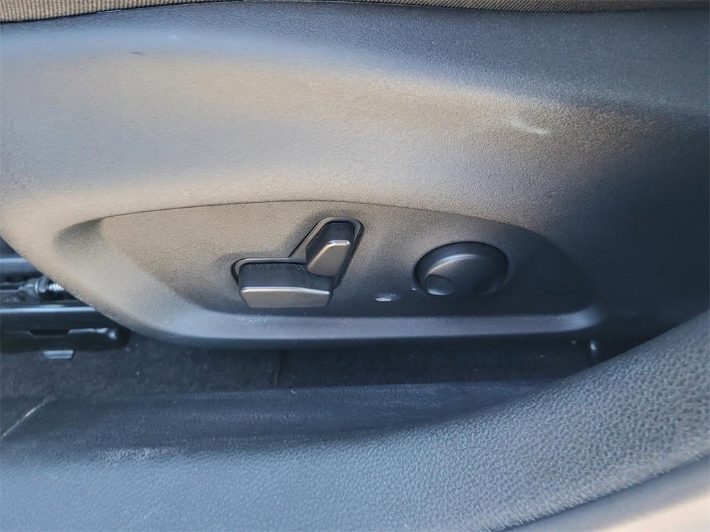 Used 2025 Jeep Compass Limited image 18