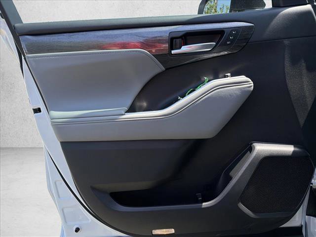 New 2026 Toyota Highlander Platinum AWD/4WD image 10