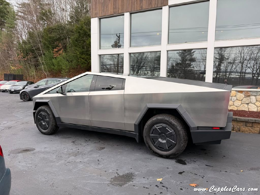 Used 2025 Tesla Cybertruck AWD Crew Cab image 3