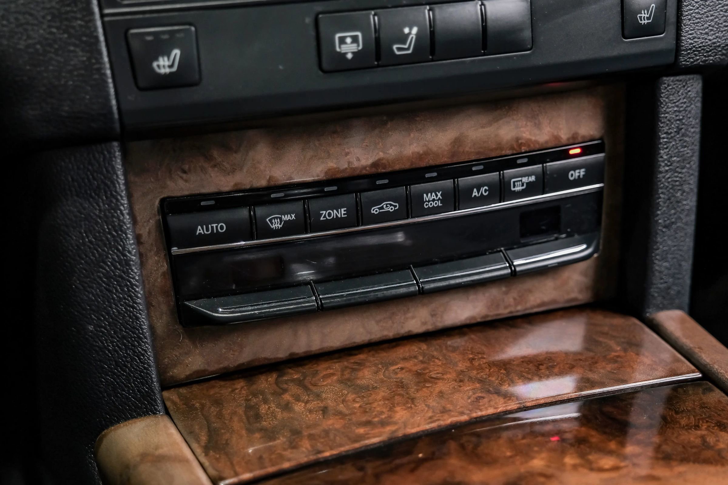 Used 2013 Mercedes-Benz E 350 4MATIC Sedan w/ Premium 1 Pkg image 31