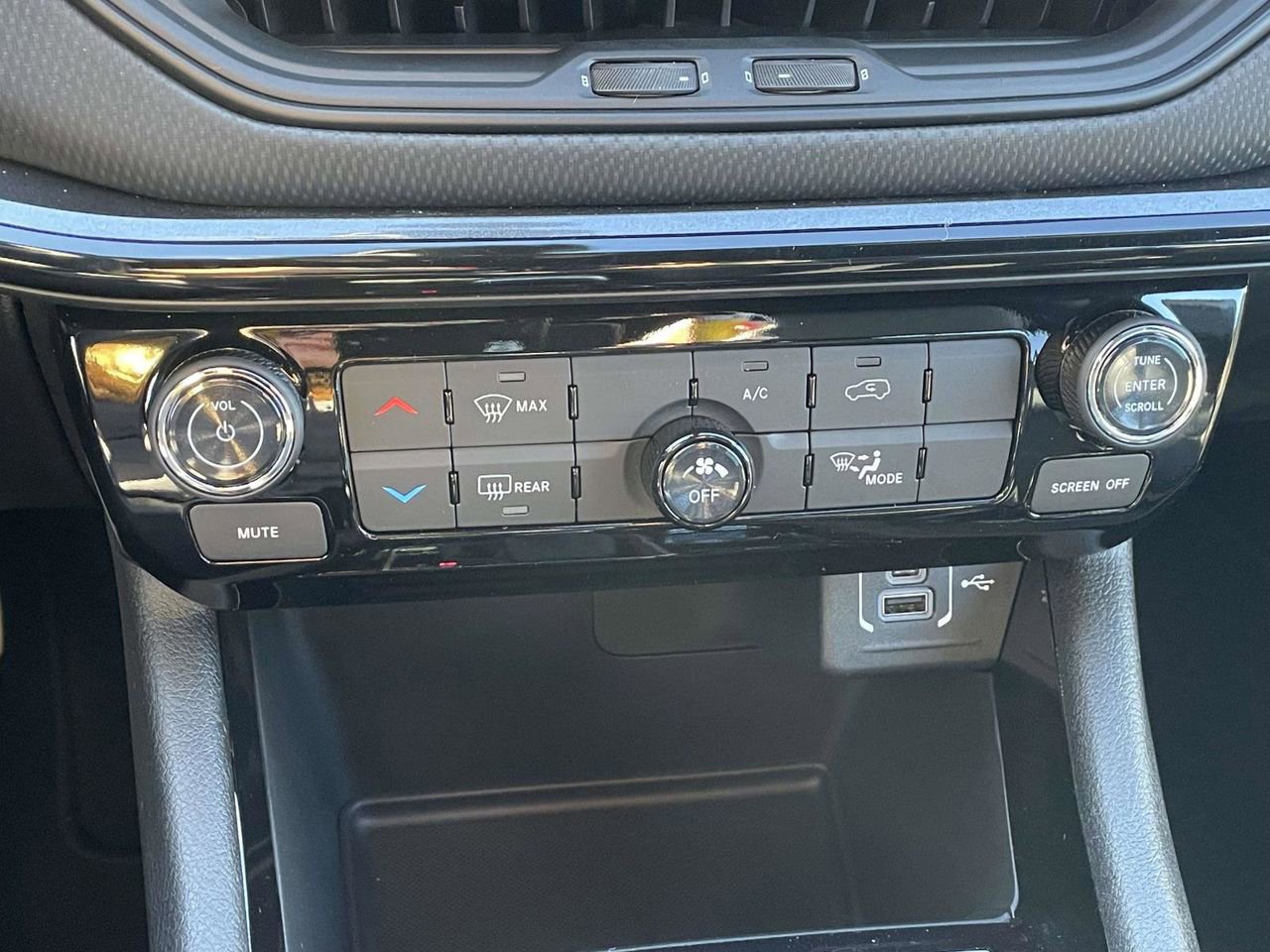 New 2026 Jeep Compass Latitude AWD/4WD image 27