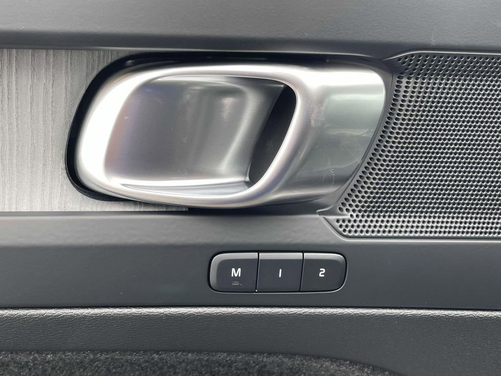 New 2026 Volvo XC40 B4 Plus w/ Protection Package Premier FWD image 8