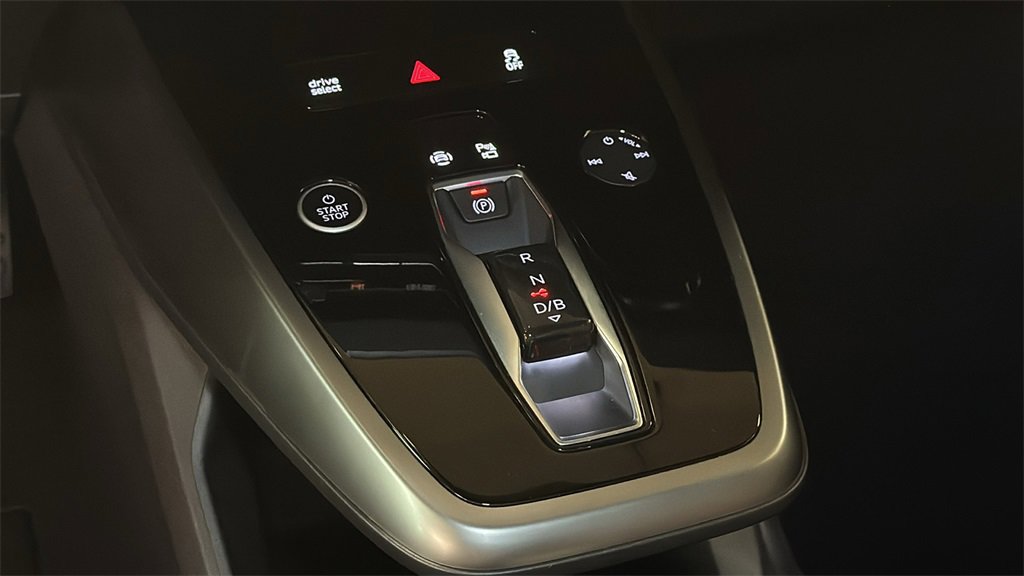 Used 2024 Audi Q4 e-tron Prestige image 22