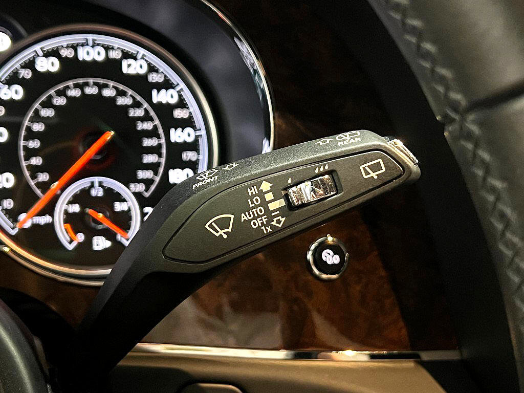 Used 2019 Bentley Bentayga image 24