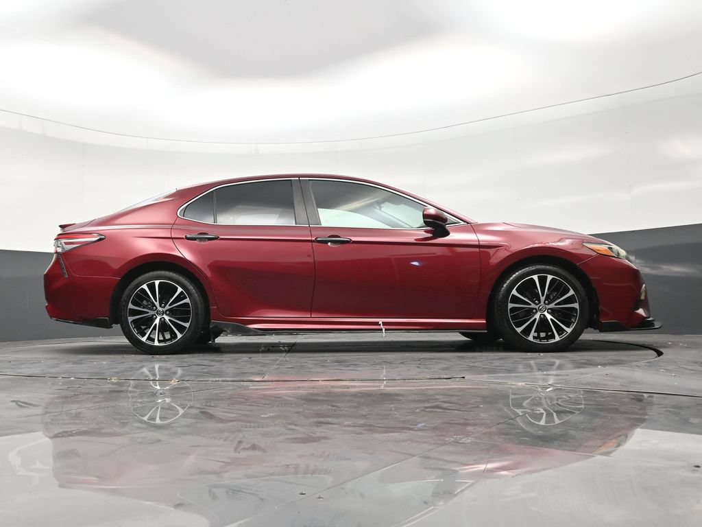 Used 2018 Toyota Camry SE FWD image 25