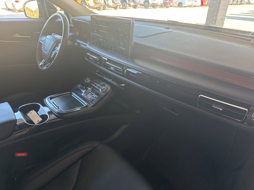 Used 2022 Lincoln Nautilus Reserve image 18