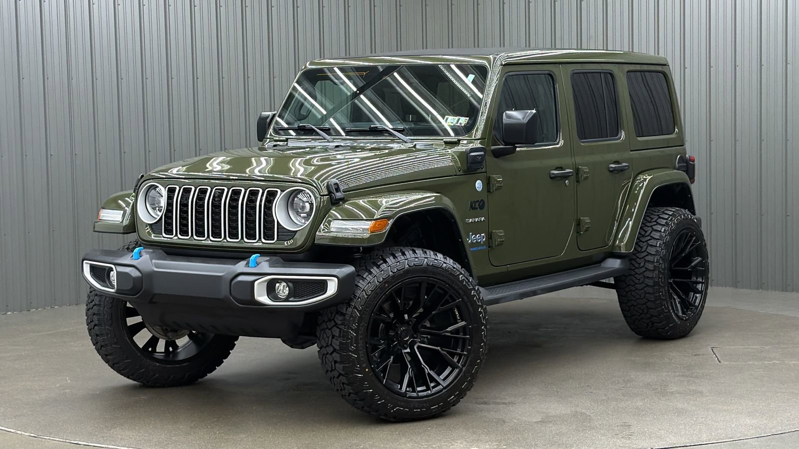 Used 2024 Jeep Wrangler Unlimited Sahara w/ Technology Group AWD/4WD image 1