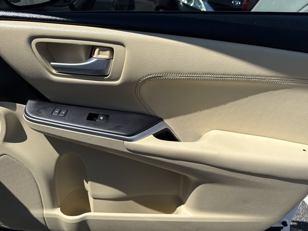 Used 2015 Toyota Camry XLE FWD image 14