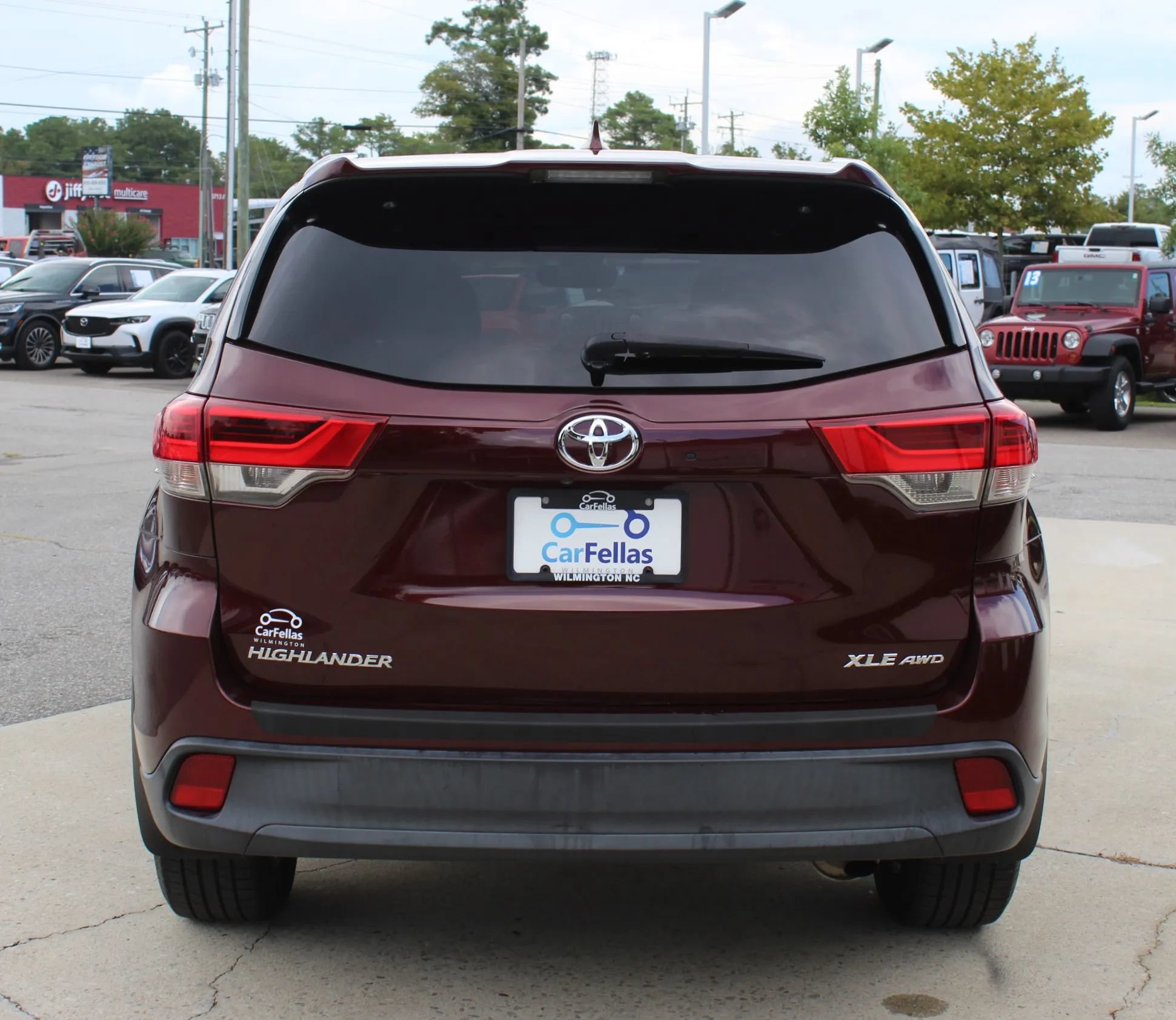 Used 2019 Toyota Highlander XLE AWD/4WD image 4