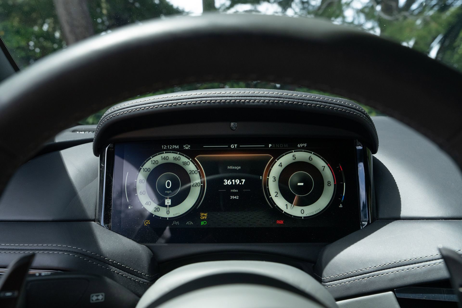 Used 2024 Aston Martin DB12 Coupe image 24