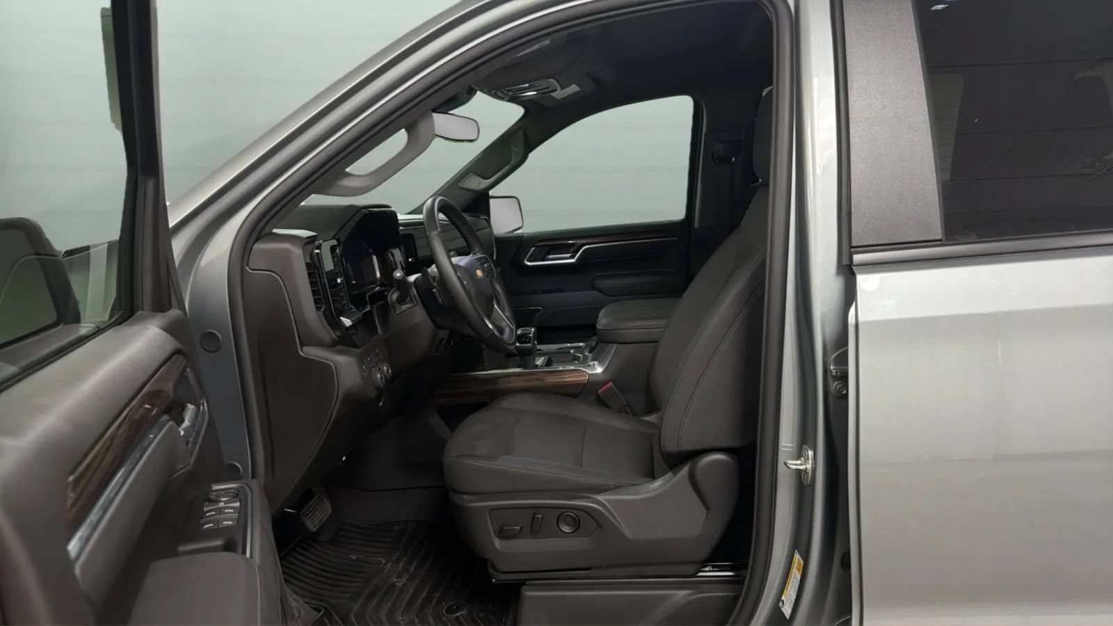 Used 2026 Chevrolet Silverado 1500 LT AWD/4WD image 21