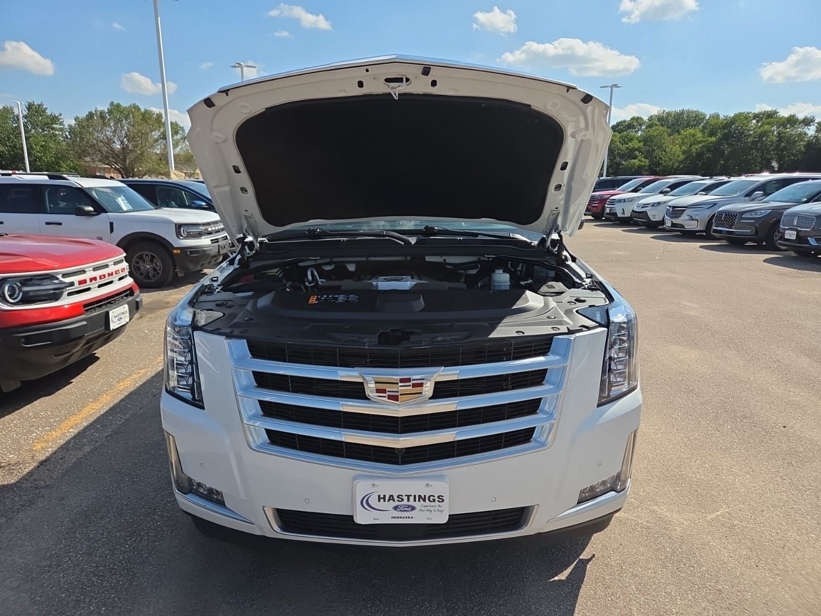 Used 2020 Cadillac Escalade ESV Premium Luxury AWD/4WD image 19