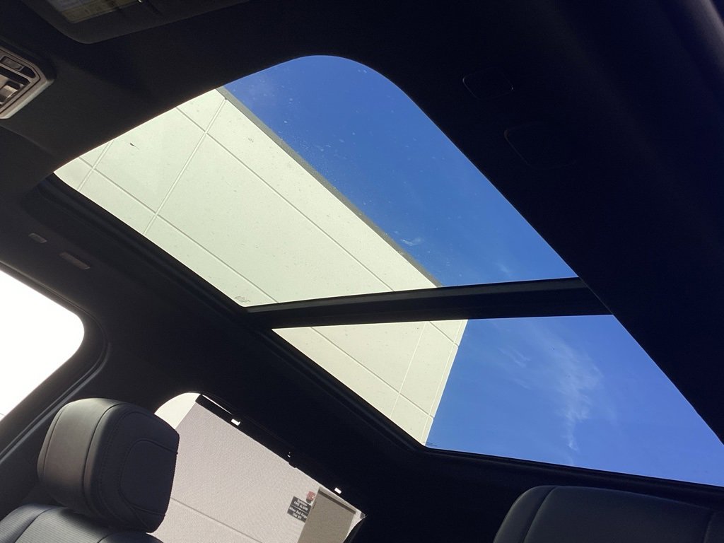 Used 2023 Toyota Tundra Platinum image 3