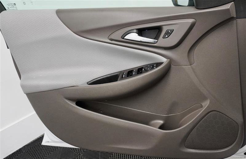 Used 2018 Chevrolet Malibu LT image 27