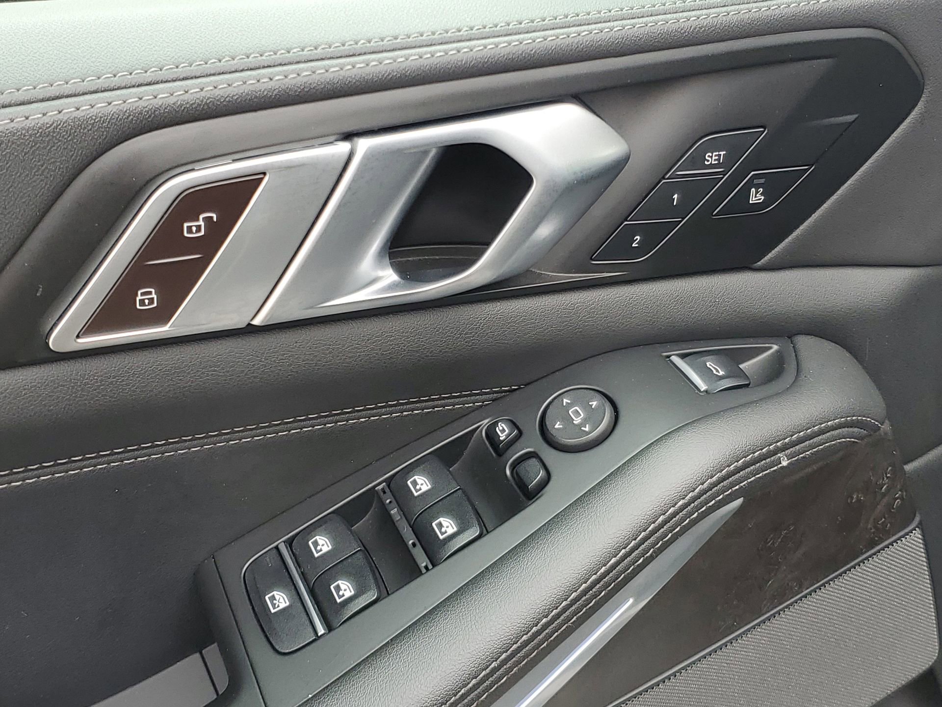 Used 2024 BMW X5 sDrive40i w/ Premium Package image 18