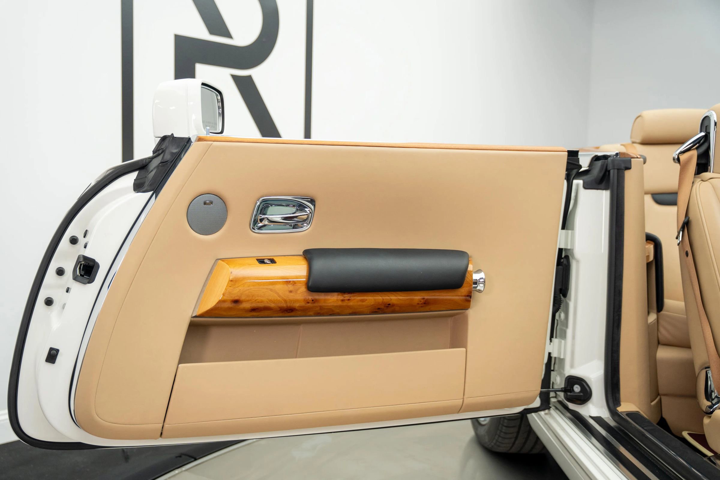 Used 2009 Rolls-Royce Phantom Drophead Coupe image 29