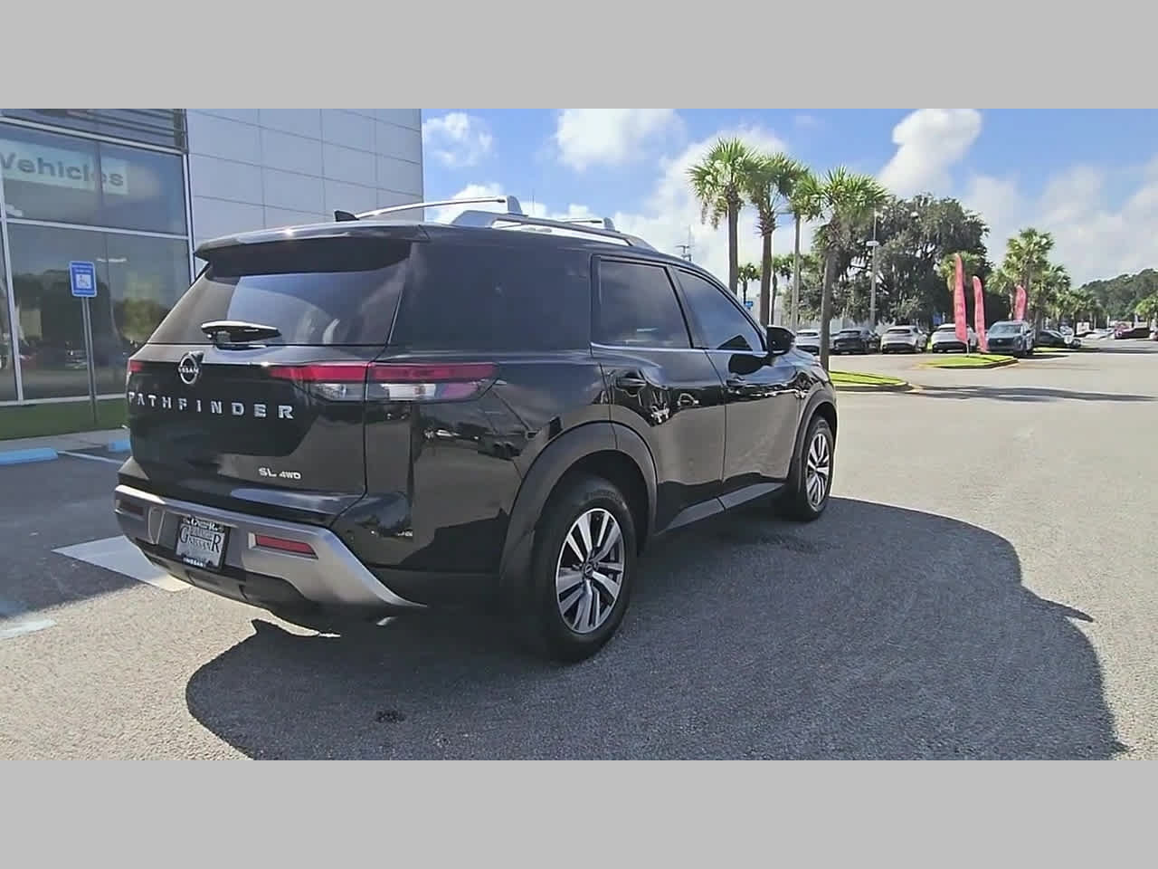 Used 2023 Nissan Pathfinder SL AWD/4WD image 34