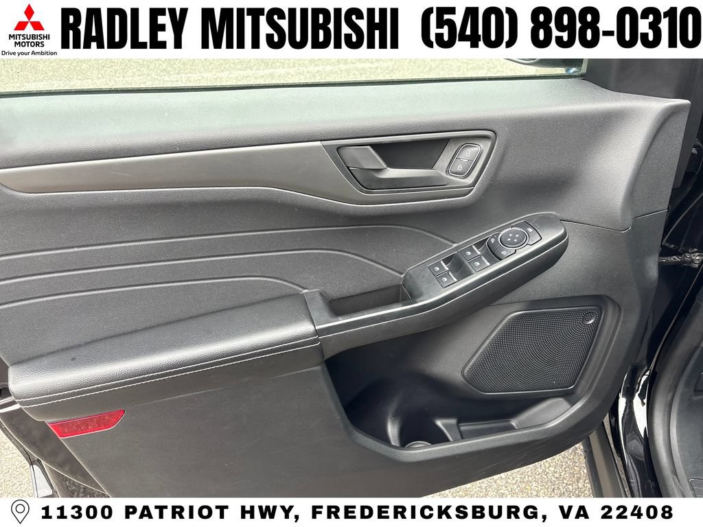 Used 2025 Ford Escape Active AWD/4WD image 5