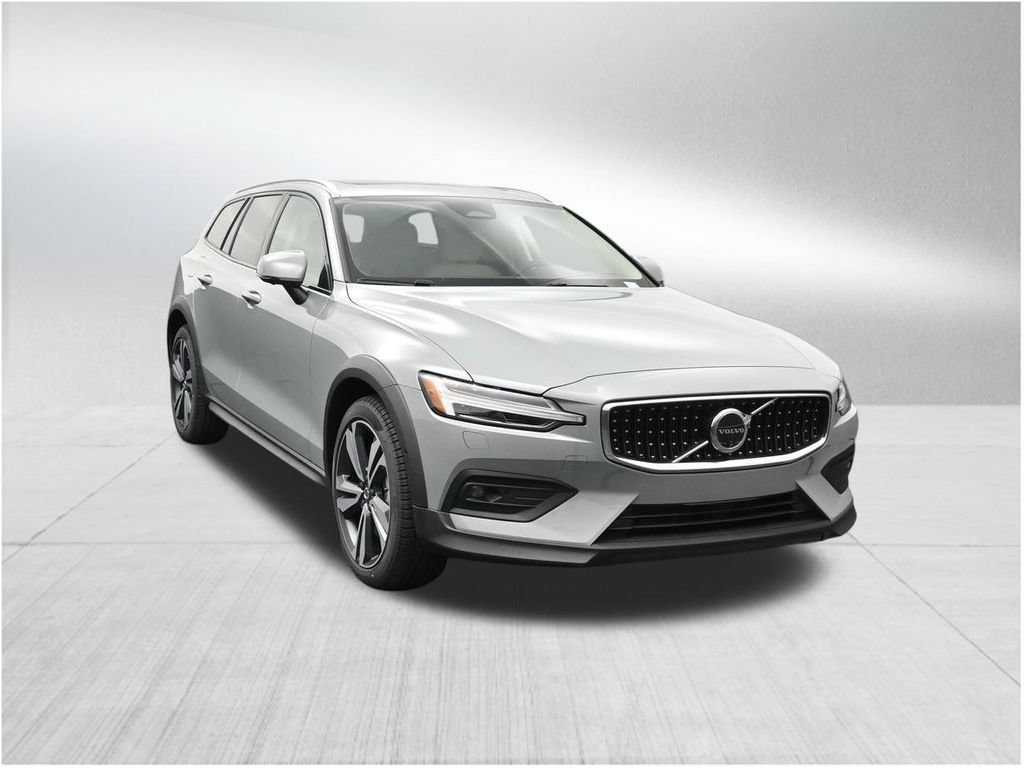 New 2026 Volvo V60 B5 Cross Country Plus w/ Protection Package Premier AWD/4WD image 7