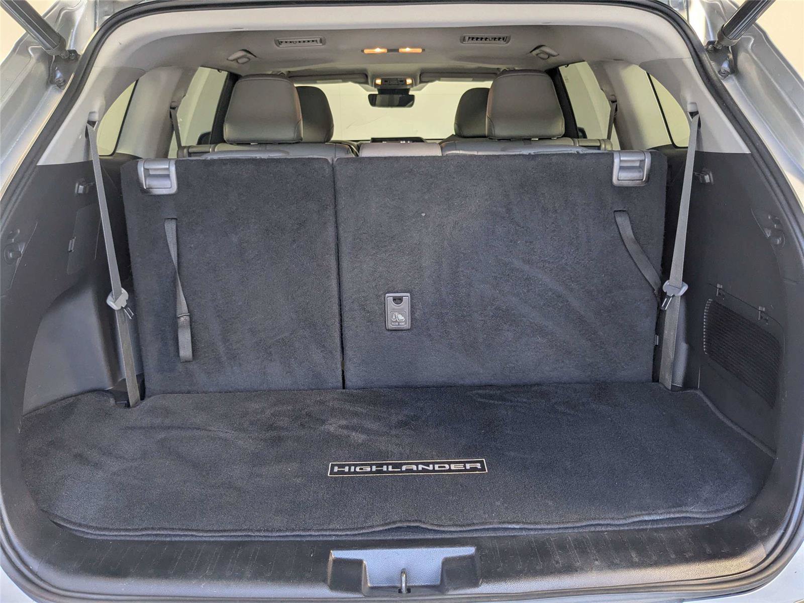 Certified 2020 Toyota Highlander XLE FWD image 9