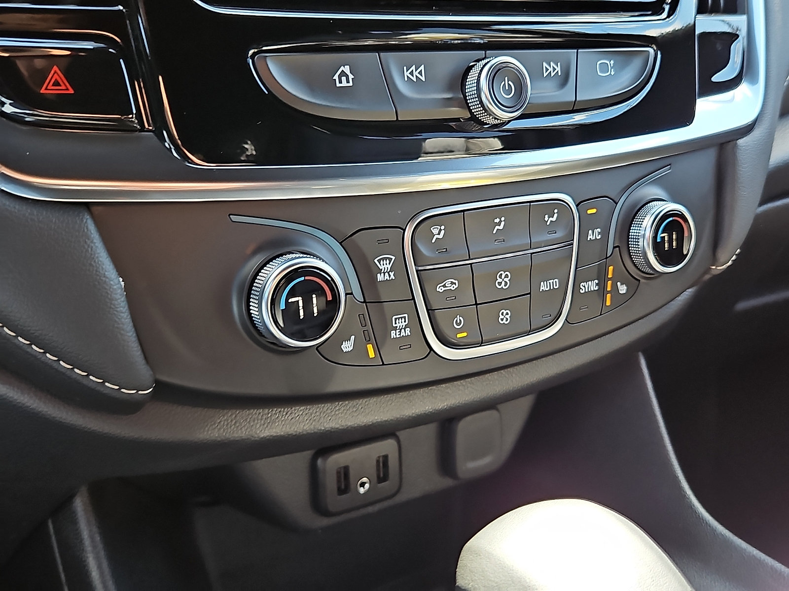 Used 2023 Chevrolet Traverse LT AWD/4WD image 15