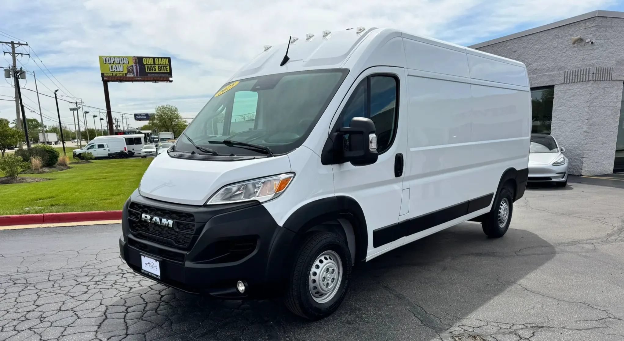 Used 2025 RAM ProMaster 2500 w/ Convenience Group FWD image 1