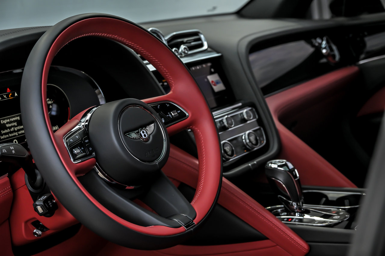 Used 2022 Bentley Bentayga AWD/4WD image 35