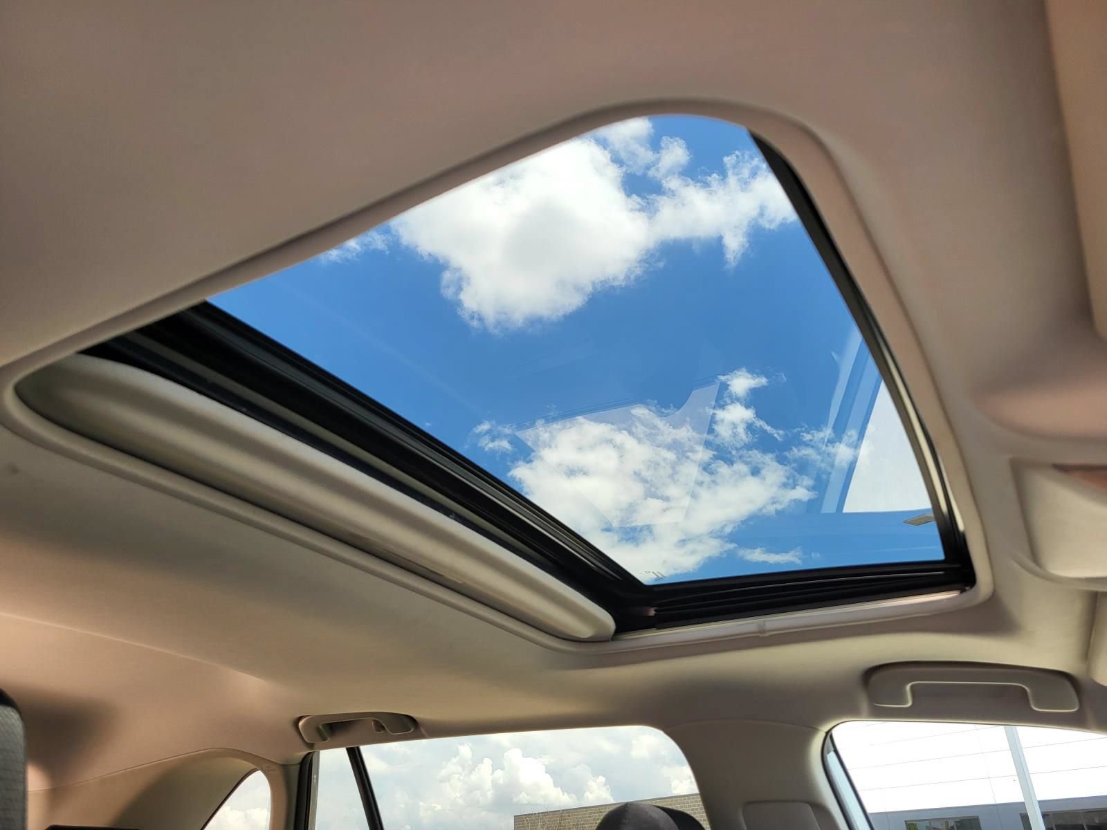 Used 2019 Toyota RAV4 XLE FWD image 9