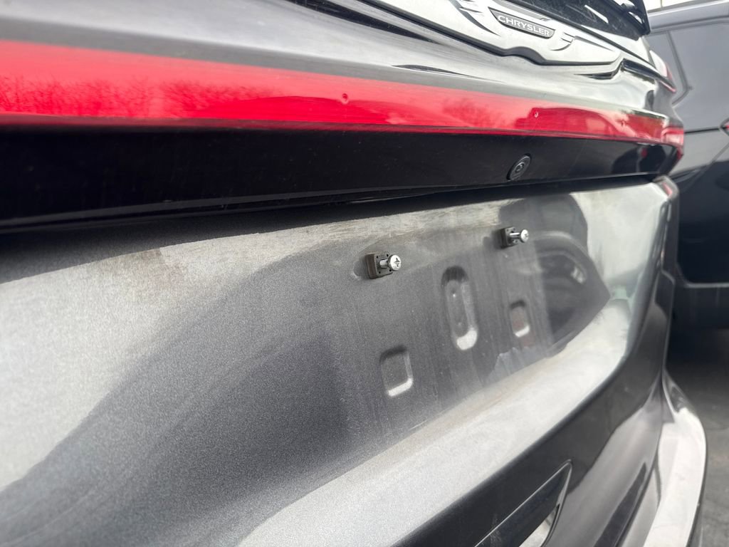 Used 2023 Chrysler Pacifica Touring-L FWD image 10