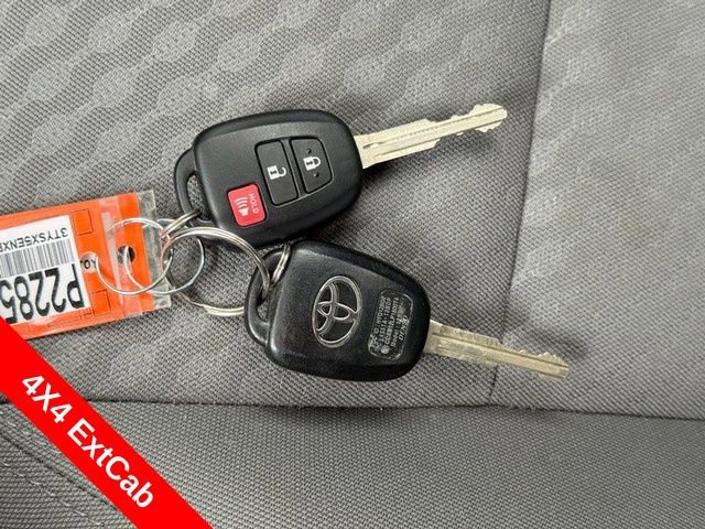 Used 2023 Toyota Tacoma SR w/ SR Convenience Package AWD/4WD image 26