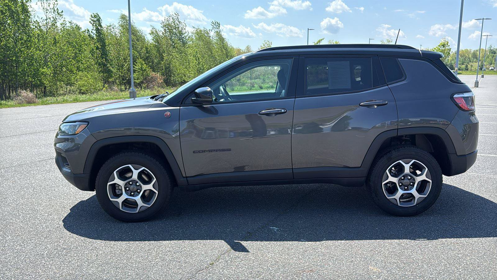 Used 2022 Jeep Compass Trailhawk w/ Trailhawk Convenience Group AWD/4WD image 11