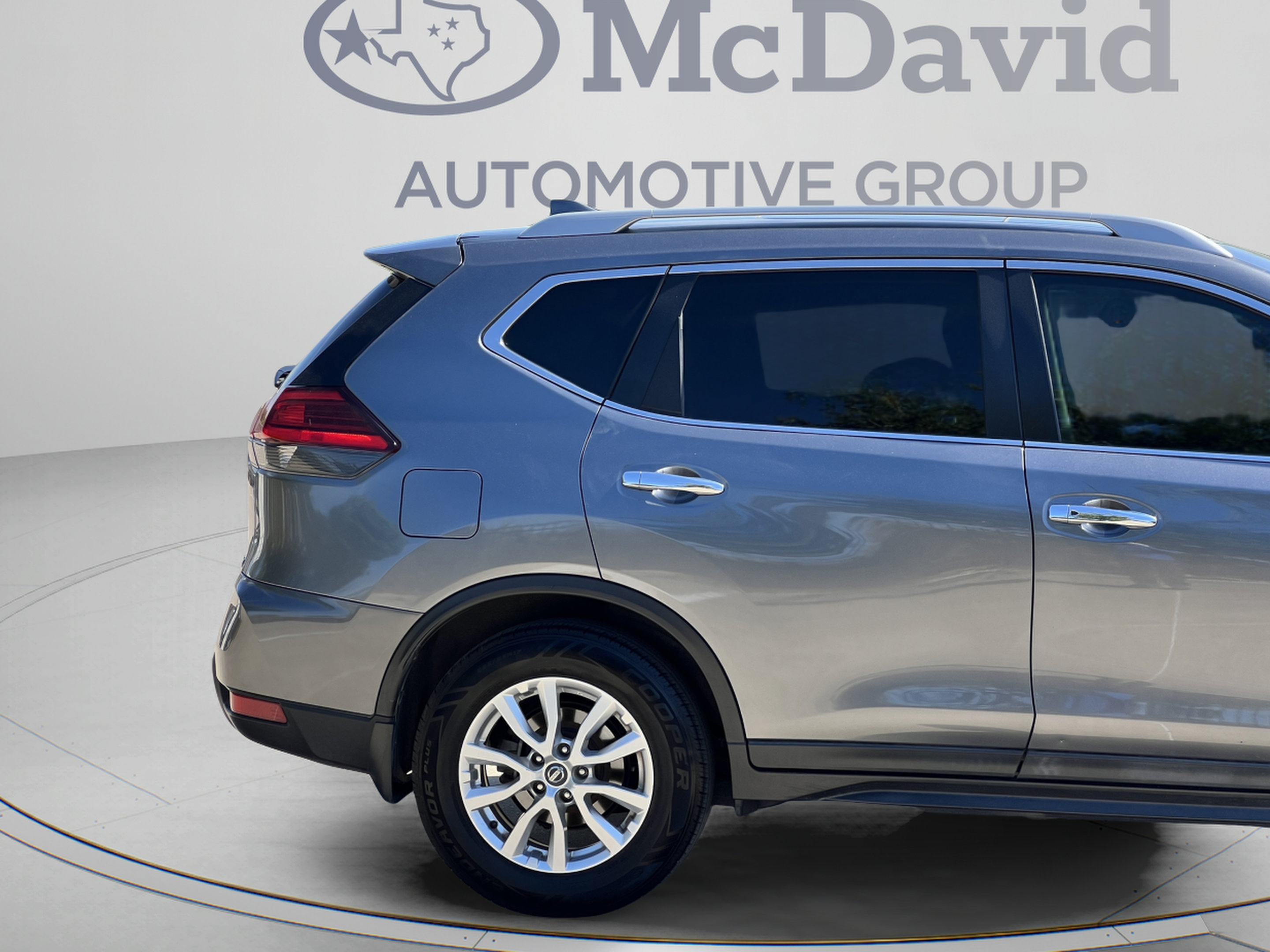 Used 2017 Nissan Rogue SV w/ Sun & Sound Touring Package FWD image 8
