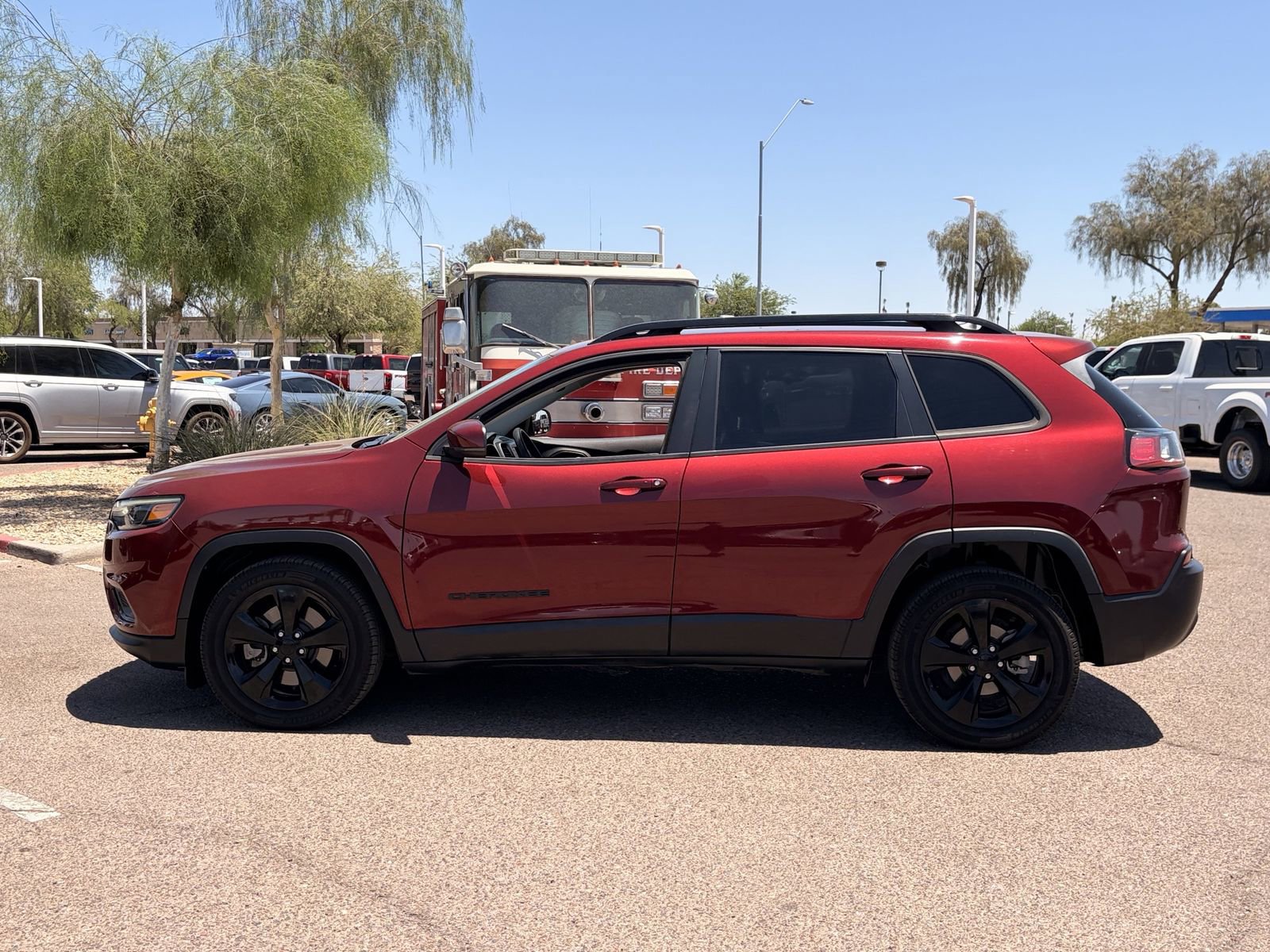 Used 2020 Jeep Cherokee Latitude Plus FWD image 29