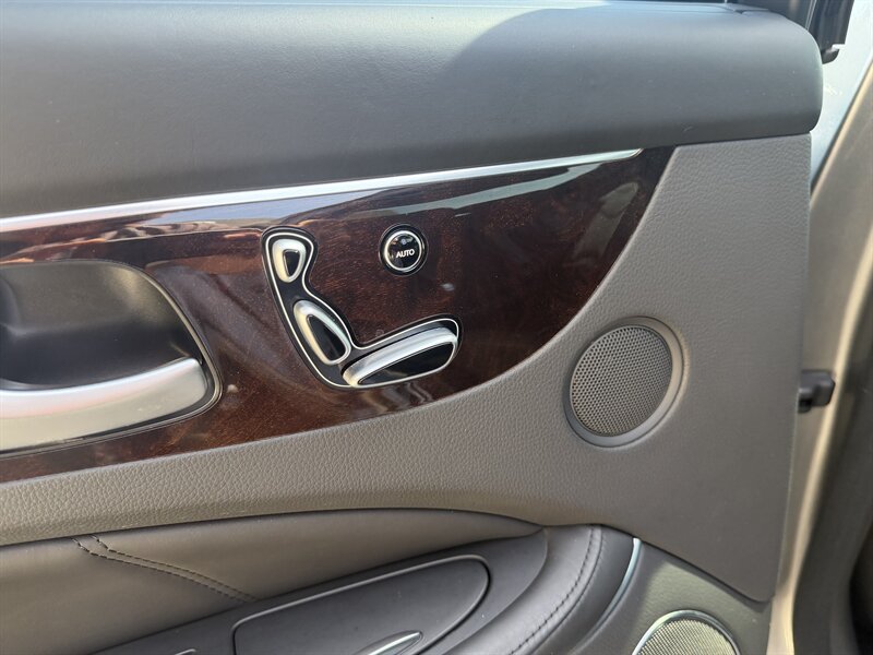 Used 2011 Hyundai Equus Signature RWD image 20